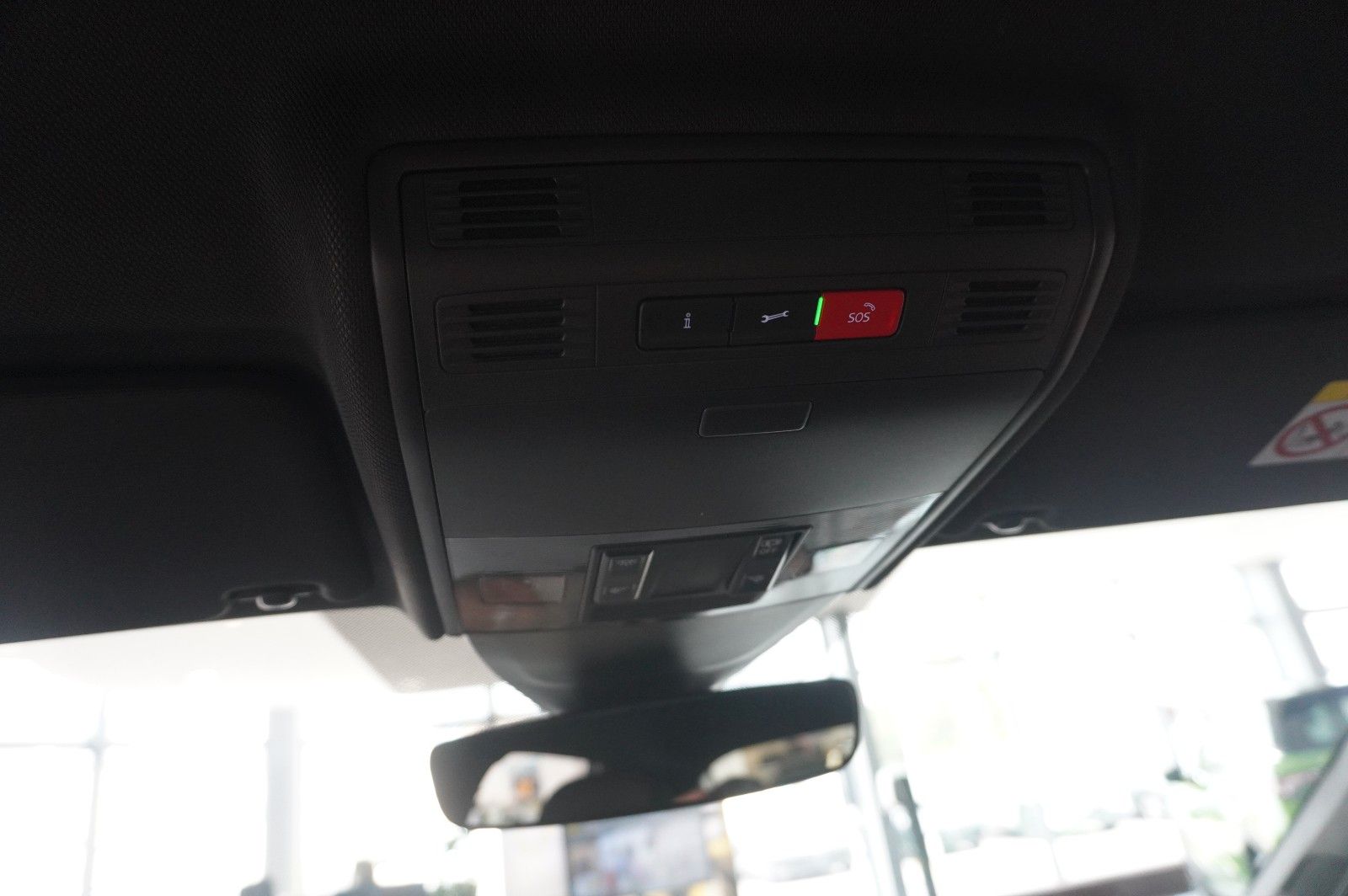 Fahrzeugabbildung Volkswagen Taigo 1.0 TSI R-LINE NAVI/LED/KAMERA/SPORT/DAB+