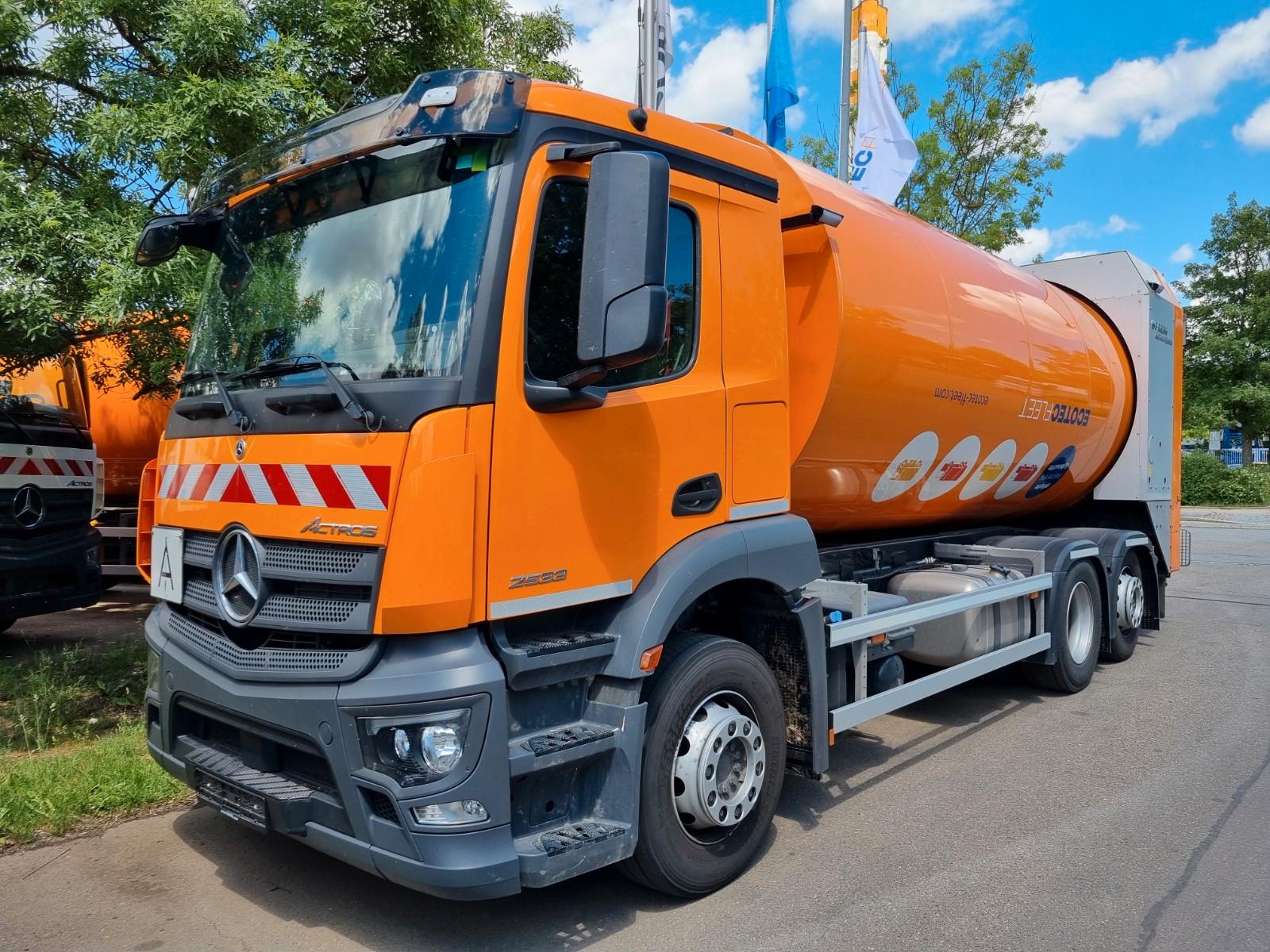 Mercedes-Benz Actros 2533 L 6x2 mit FAUN ROTOPRESS 522 L
