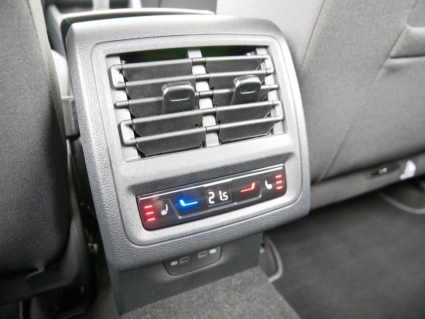 Fahrzeugabbildung Volkswagen Golf -VIII 1.5 Life NEU45T Standhz Kamera Matrix
