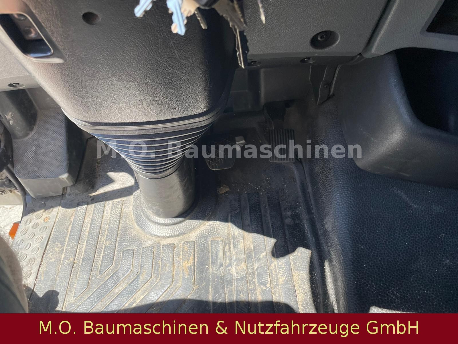 Fahrzeugabbildung Mercedes-Benz 1222 L / Ladebordwand / Thermoking VM-400 D /AC