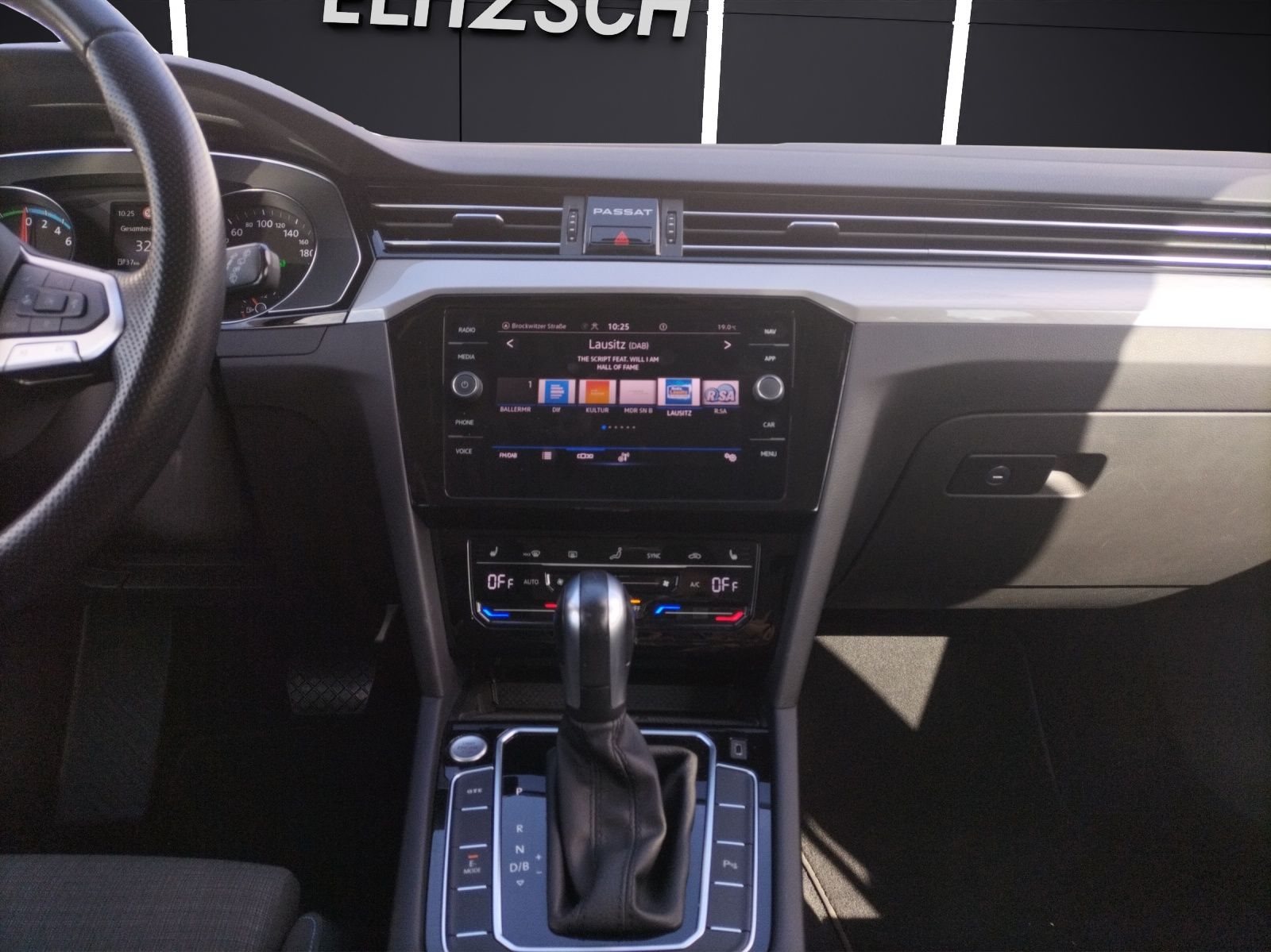 Fahrzeugabbildung Volkswagen Passat Variant GTE LED AHK NAVI AID ACC RFK SH L