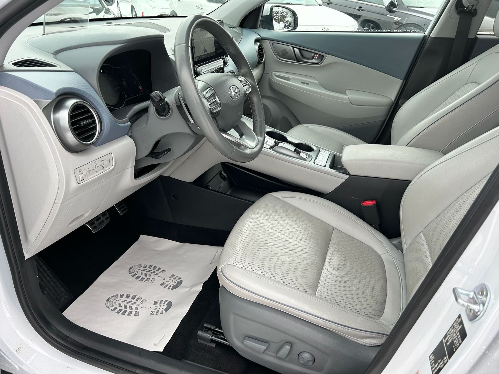 Fahrzeugabbildung Hyundai Kona Premium°64 kWh°Leder°CCS°HeadUp°1.Hand°