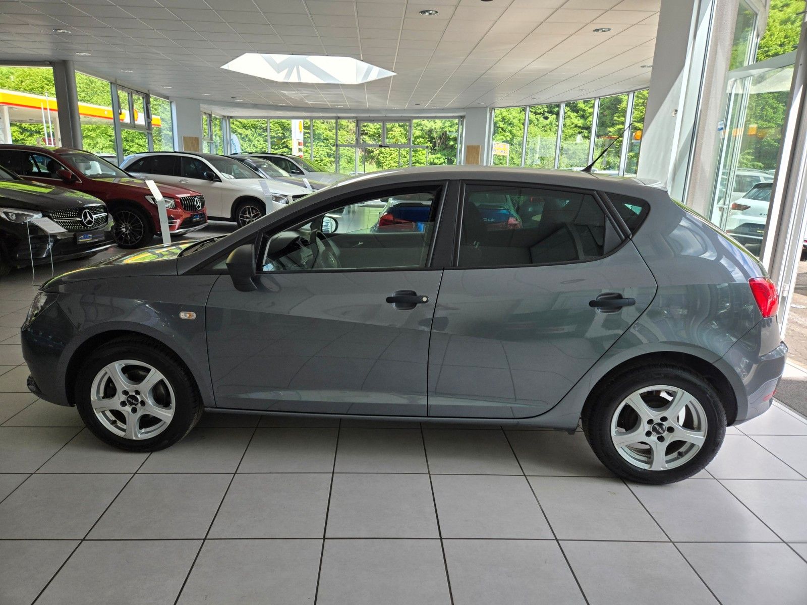Fahrzeugabbildung SEAT Ibiza Lim. Reference Salsa