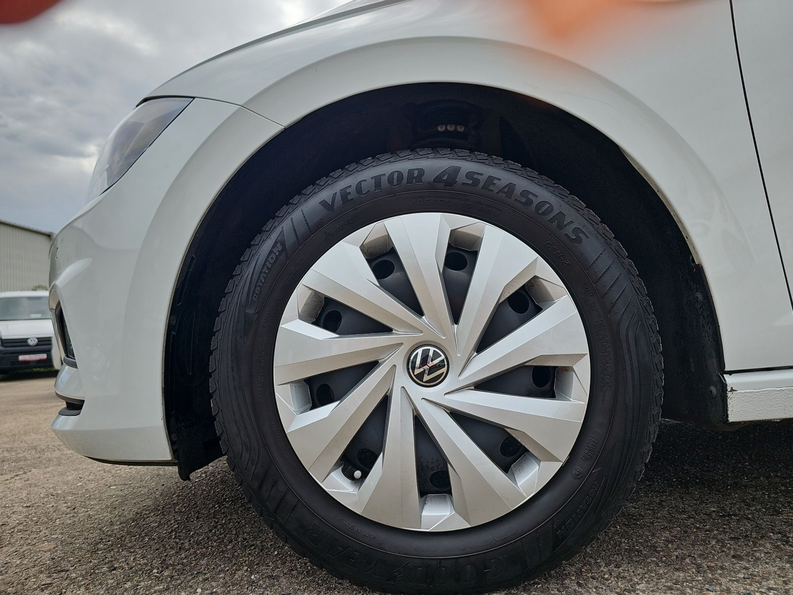 Fahrzeugabbildung Volkswagen Polo Comfortline TSI SHZ PDC DAB+ WeConnect Klim