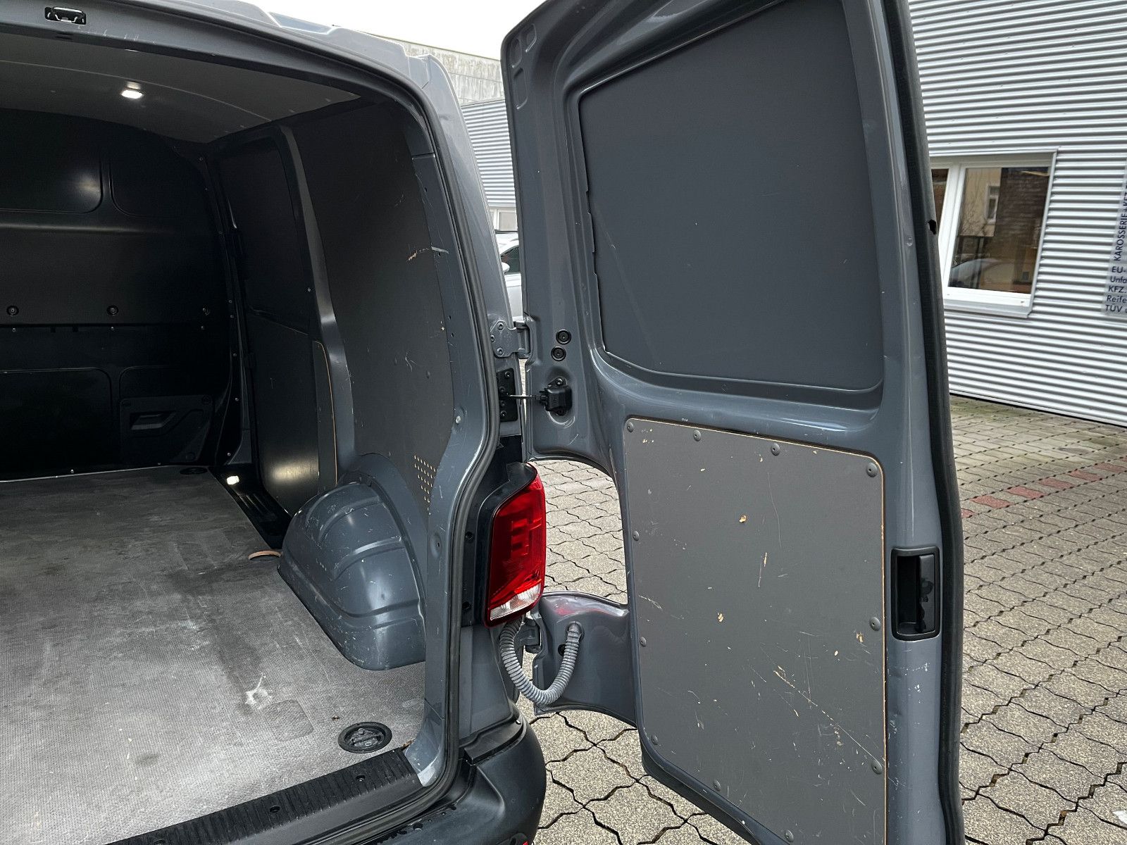 Fahrzeugabbildung Volkswagen T6.1 Transporter Kasten EcoProfi FWD