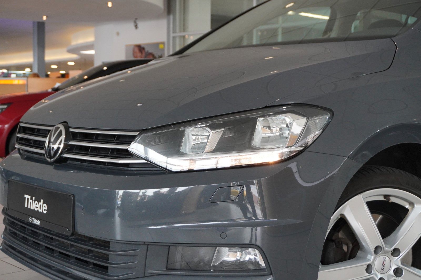 Fahrzeugabbildung Volkswagen Touran 1.5 TSI COMFORTL. DSG 7-SITZE NAVI/SH/DAB