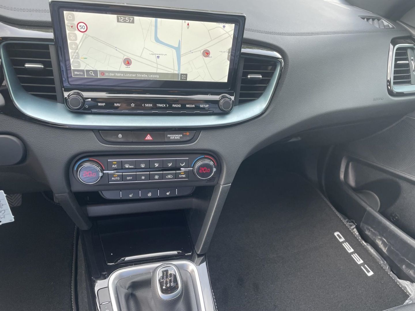 Fahrzeugabbildung Kia Ceed Nightline JBL Kamera Tempomat SpurhalteASS