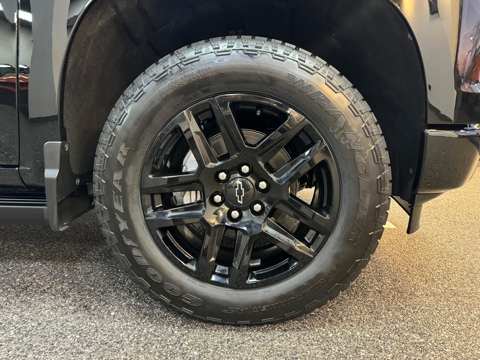 Fahrzeugabbildung Chevrolet 26 SILVERADO MIDNIGHT HIGH COUNTRY 6.2L V8-4x4