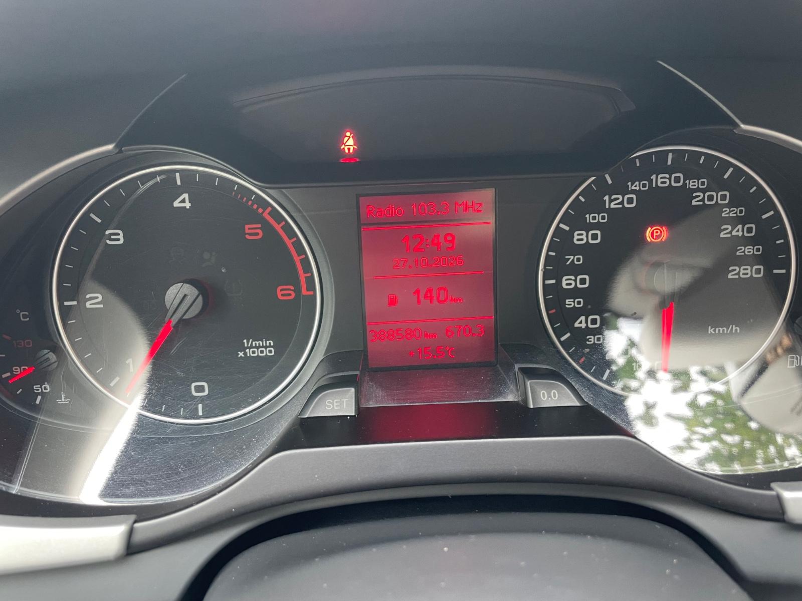 Audi A4 2009 — photo 8