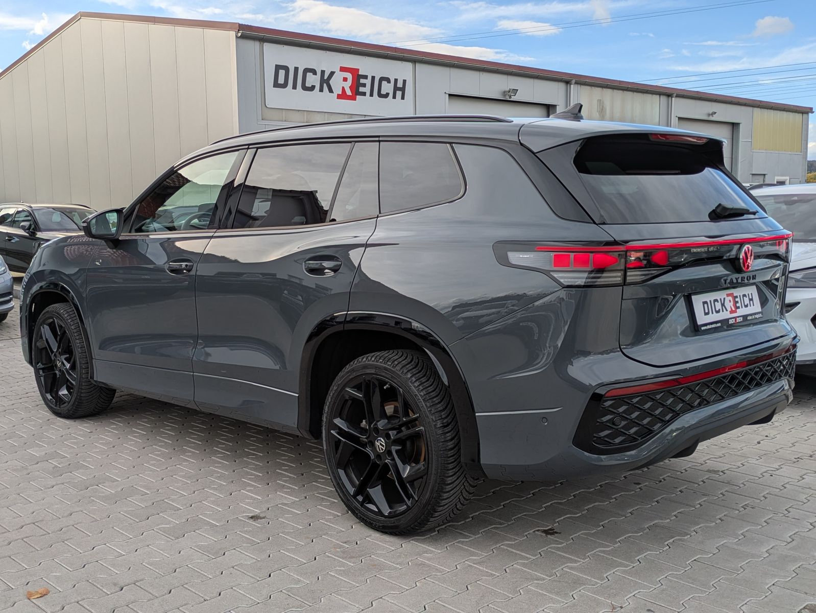 Fahrzeugabbildung Volkswagen Tayron 2.0 TDI 4M R-Line 7Si*MATRIX*AHK*PANO*HUD