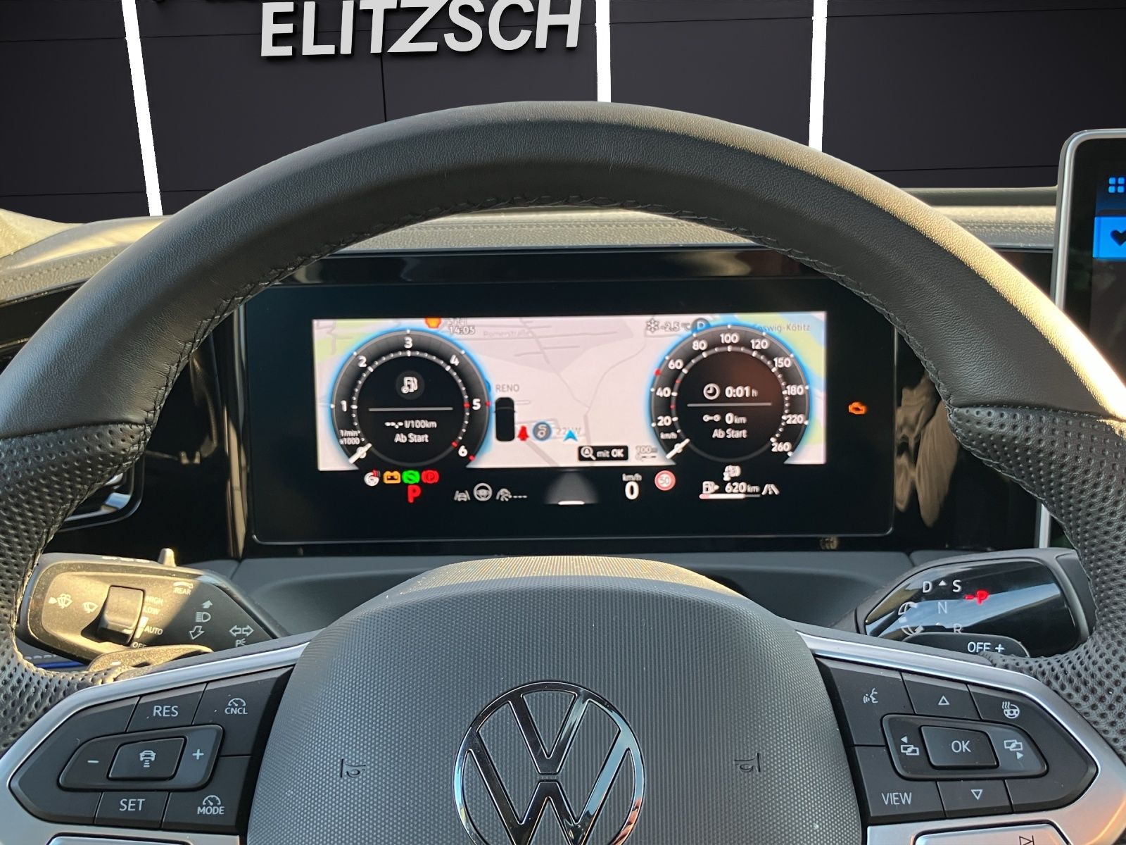 Fahrzeugabbildung Volkswagen Tiguan TDI R-Line 4M DSG MATRIX AHK PANO ACC