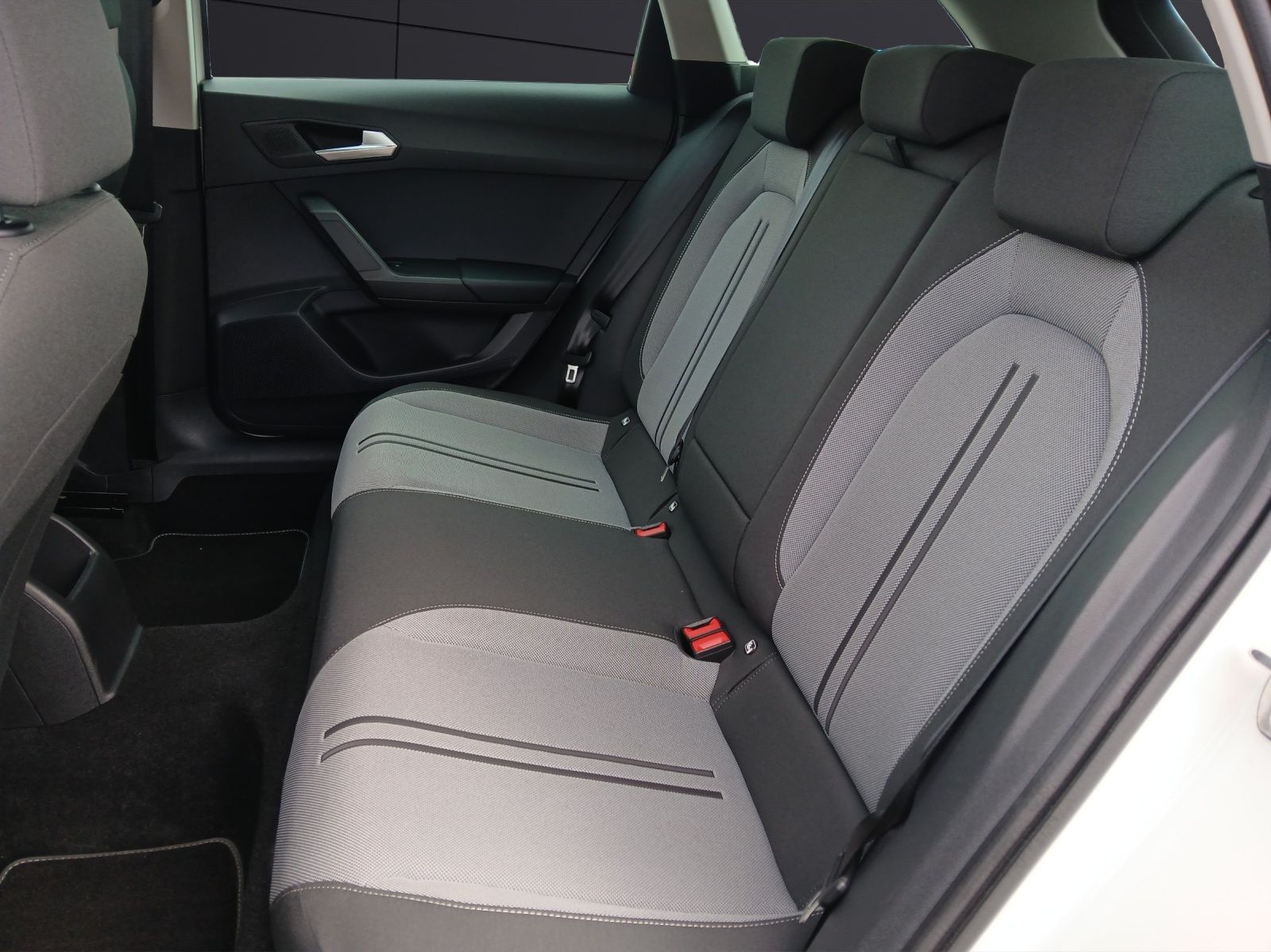 Fahrzeugabbildung SEAT Leon ST TDI Style DSG LED Navi AID Pano GRA Park