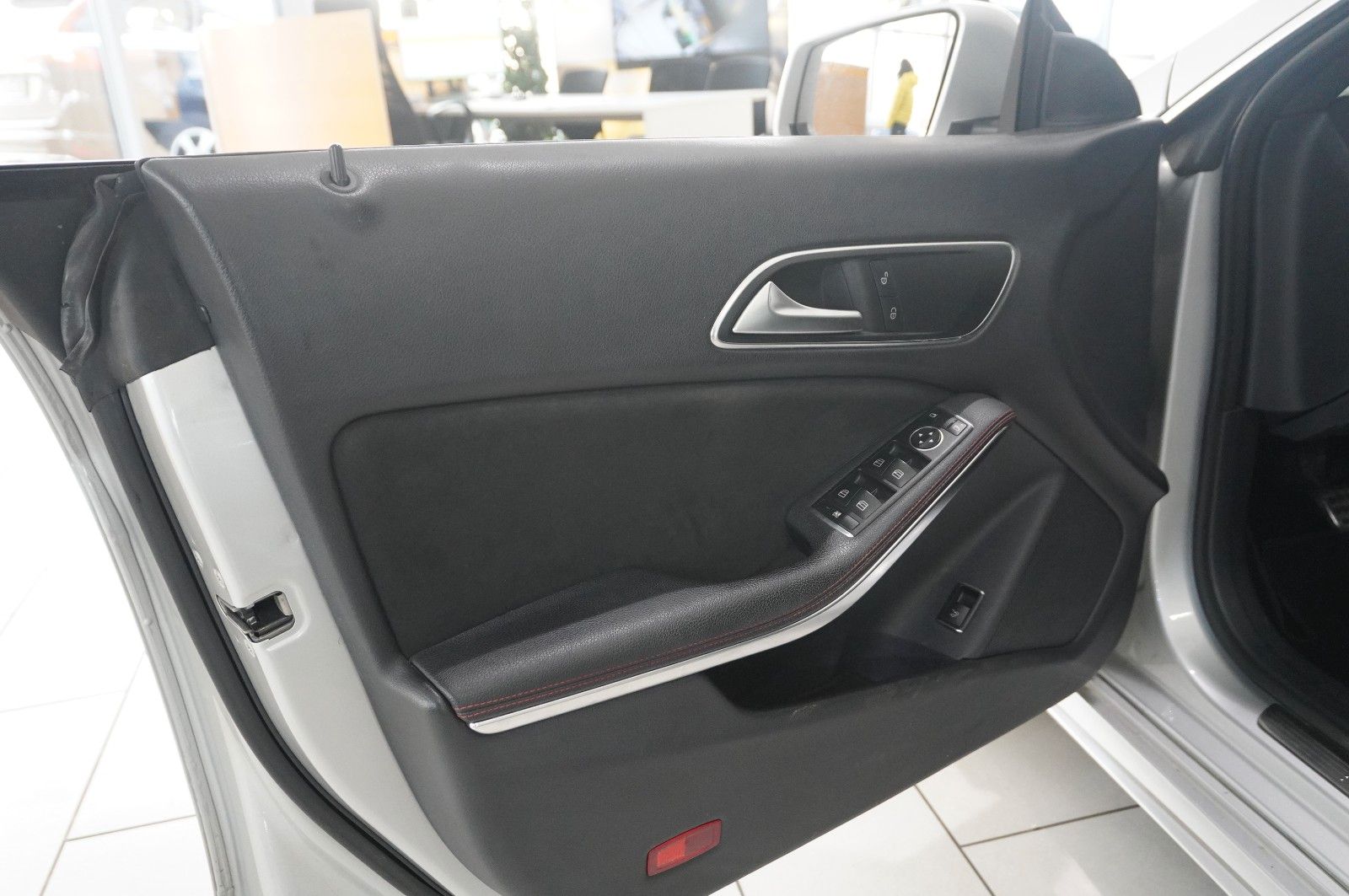 Fahrzeugabbildung Mercedes-Benz CLA 180 COUPE AMG LINE NAVI/LED/SPORT/TEMP./AMG
