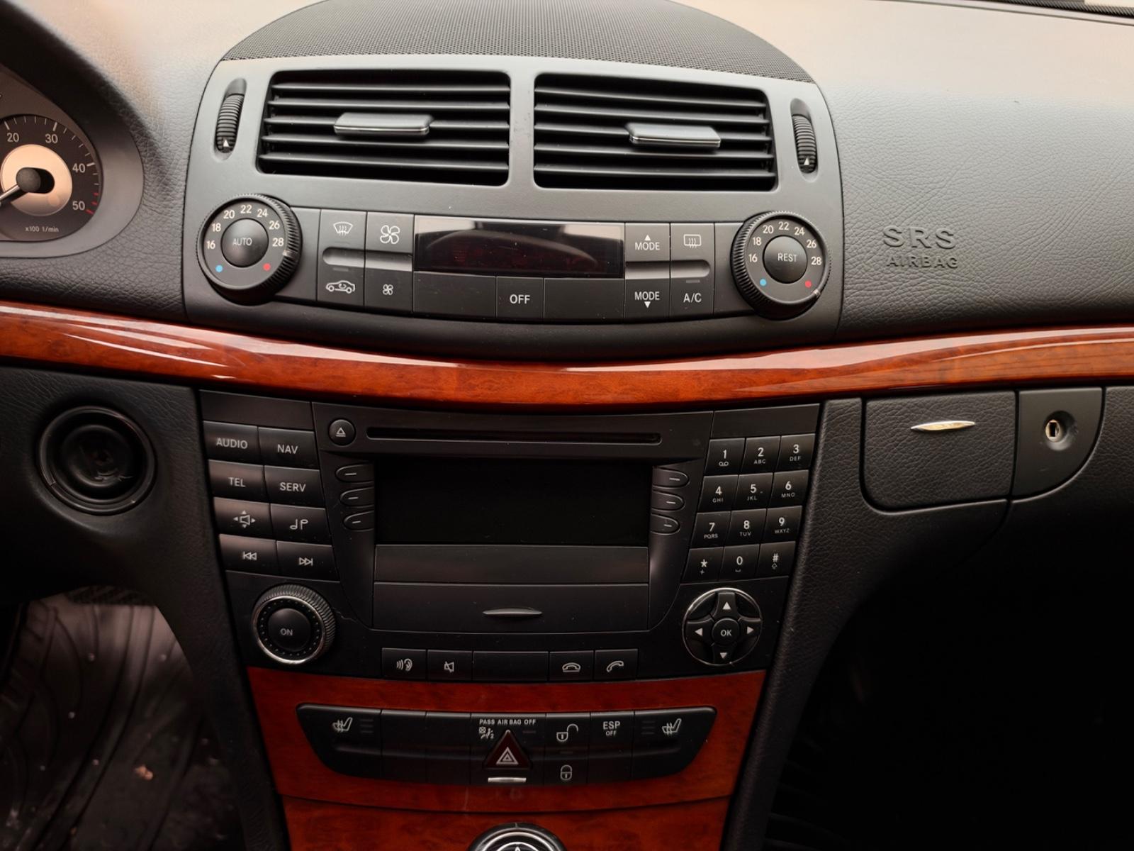 Mercedes-Benz E220 2007 — photo 18