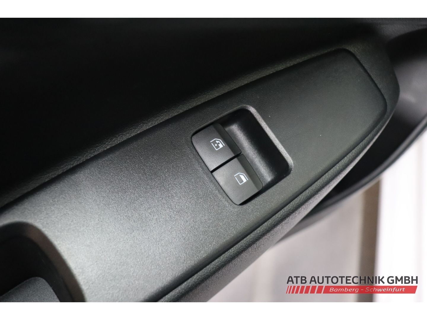 Fahrzeugabbildung Hyundai i10 Select MY25 1.0 Benzin 63 PS 5-MT 2WD Navi A