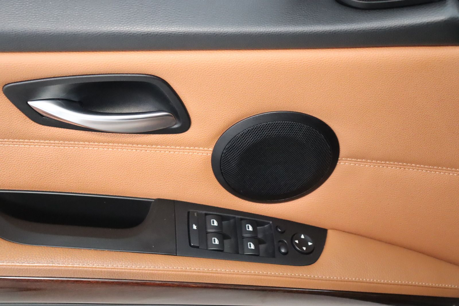 Fahrzeugabbildung BMW 318 i Touring * Xenon * Leder * Pano *