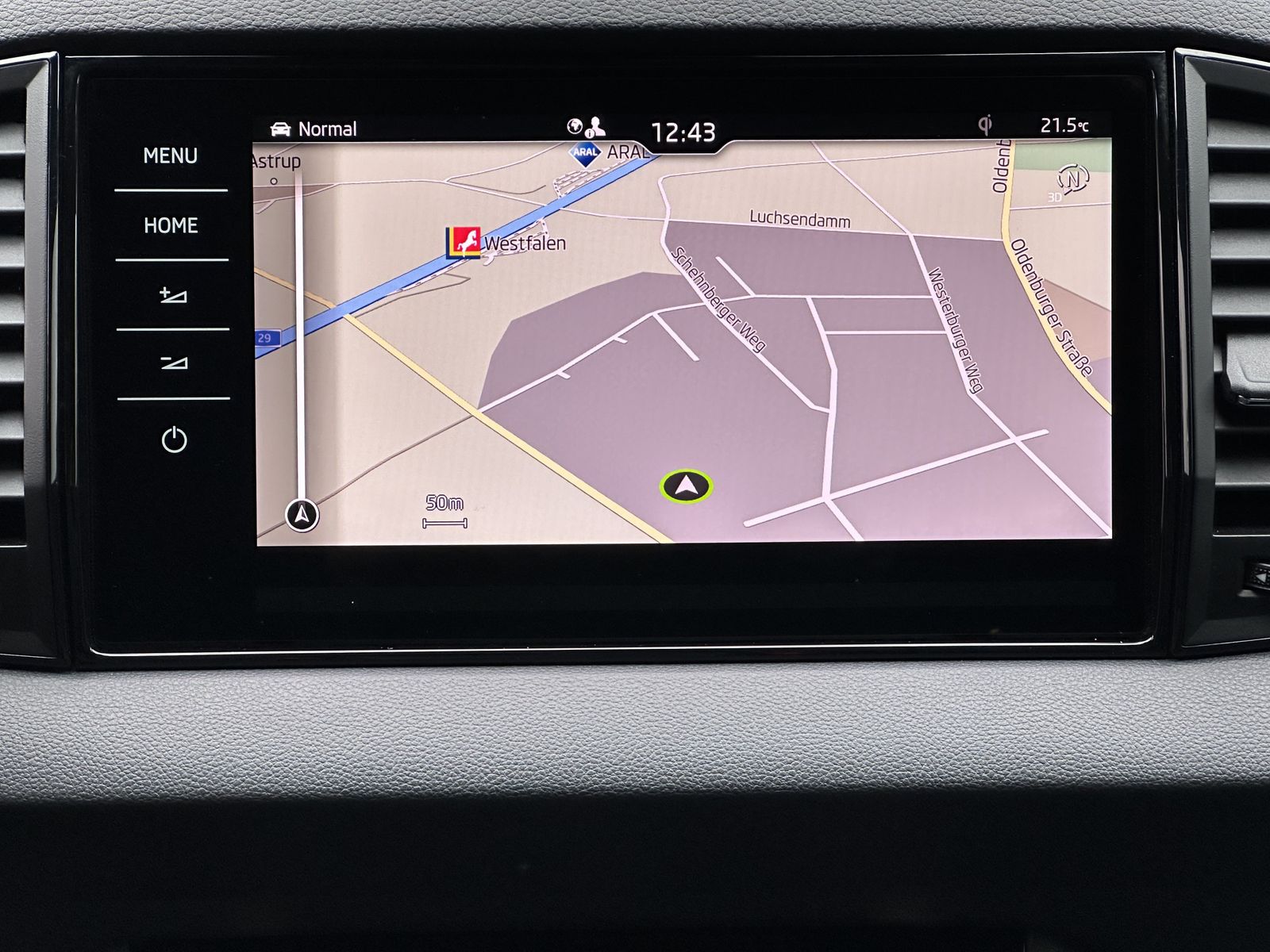 Fahrzeugabbildung SKODA Karoq 2.0 TDI Sportline NAV+LED+KAM+ACC+AHK+19ZO