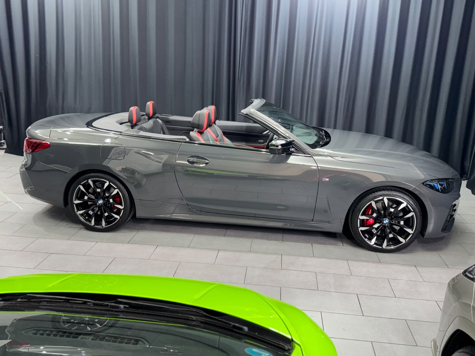 Fahrzeugabbildung BMW M440i Cabrio xDrive|INDIVIDUAL|H&K|LEDER|FACELIF
