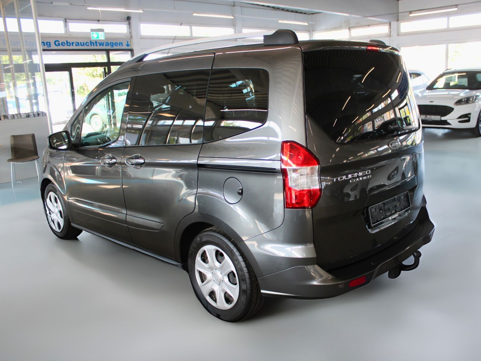 Fahrzeugabbildung Ford Tourneo Courier Trend KLIMA WinterPaket AHK PDC