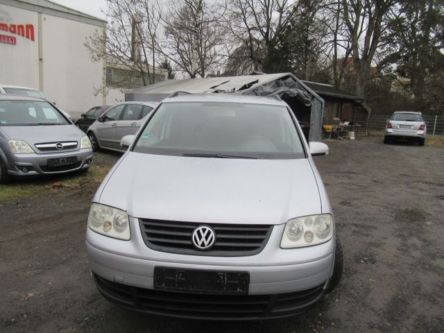 Volkswagen Touran 1.6 FSI Basis