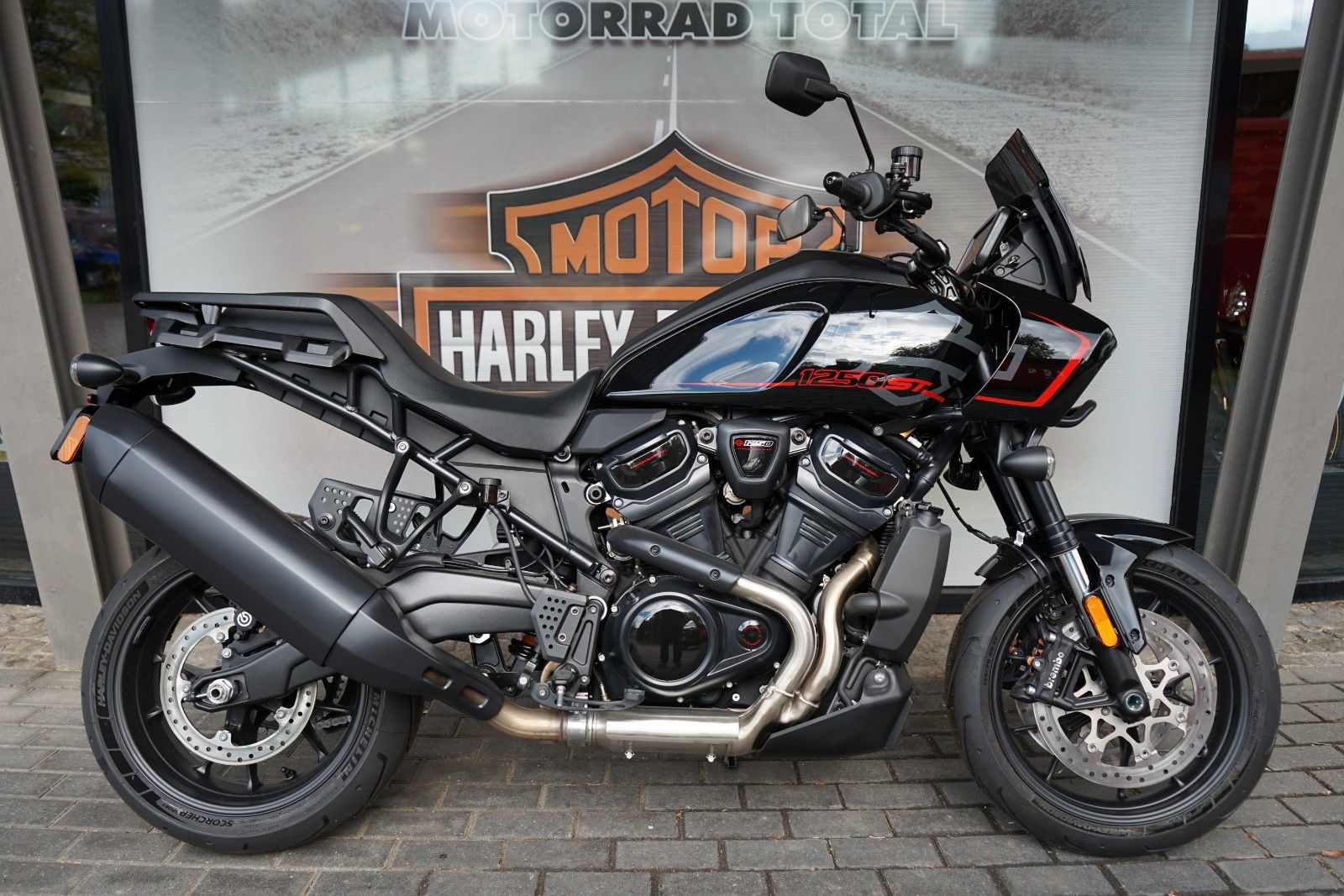 Fahrzeugabbildung Harley-Davidson Pan Am ST - Neufahrzeug - Supermoto - Vivid Blk