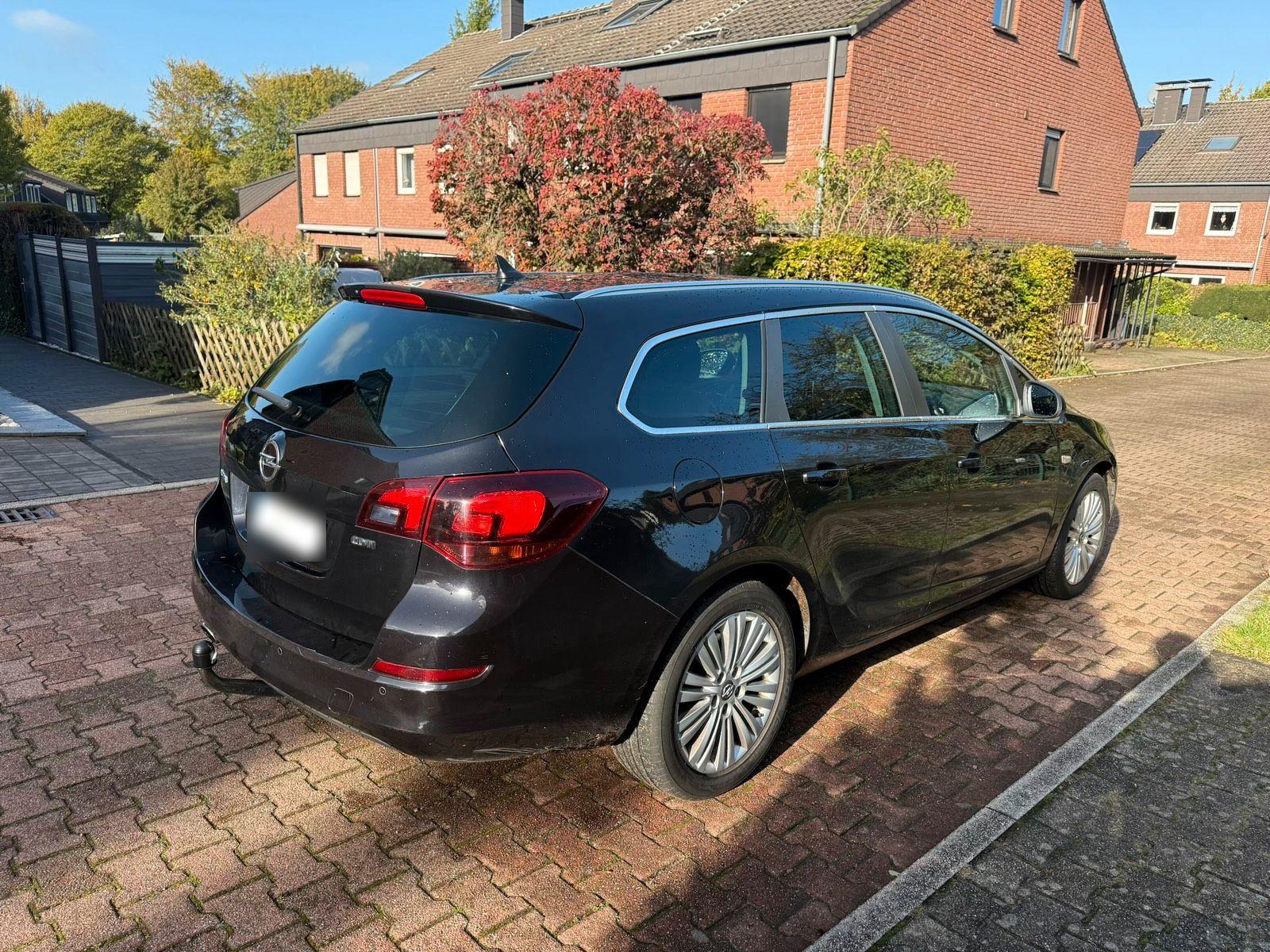 Opel Astra 2011 — photo 5