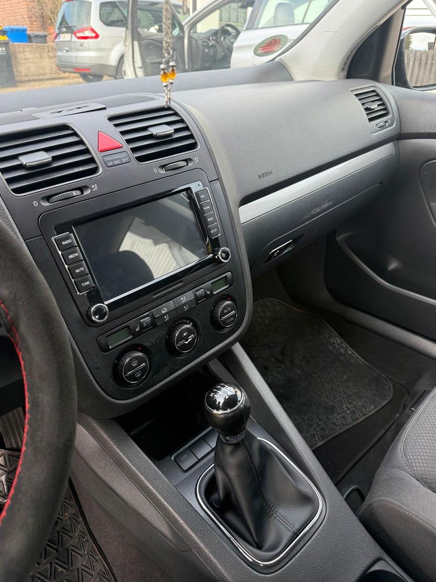 Volkswagen Golf 2006 — rear view