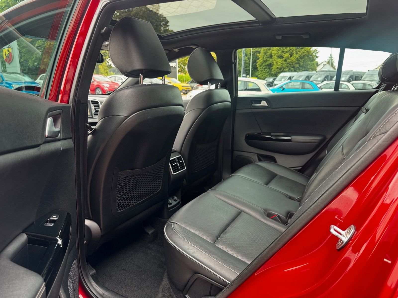 Fahrzeugabbildung Kia Sportage GT-Line 4WD GLASDACH SITZKÜHLUNG