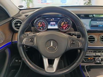 Mercedes E 200 - 8