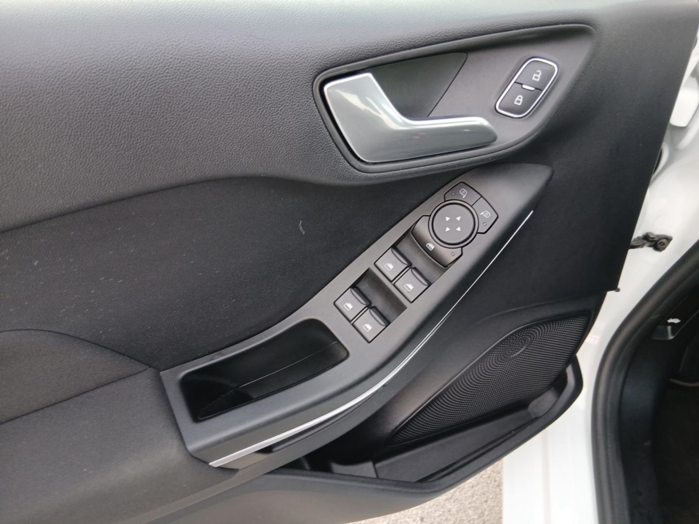 Ford Fiesta 1.0 EcoB Titanium *LED*CarPlay*SHZ*PDC*DA