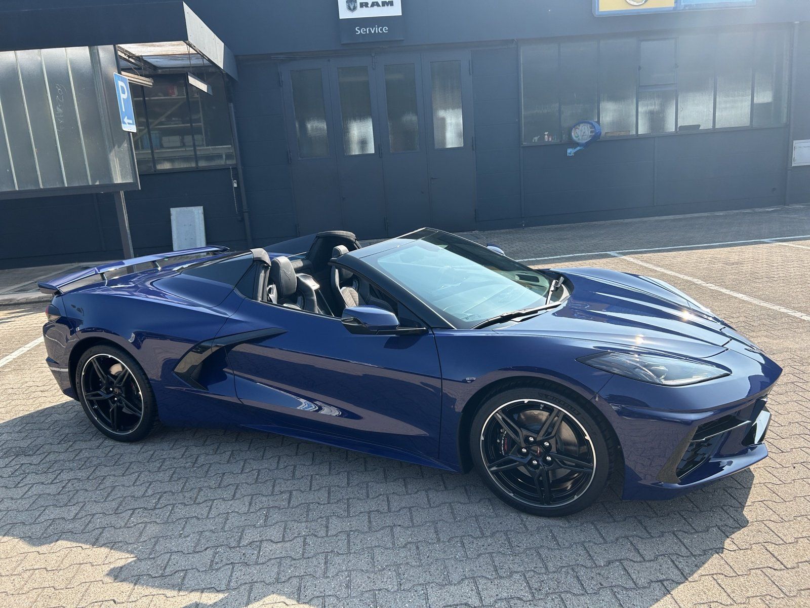 Fahrzeugabbildung Corvette C8 Cabrio 3LT MY2025 MAGNETIC/LIFT/HYSTERIA PURP