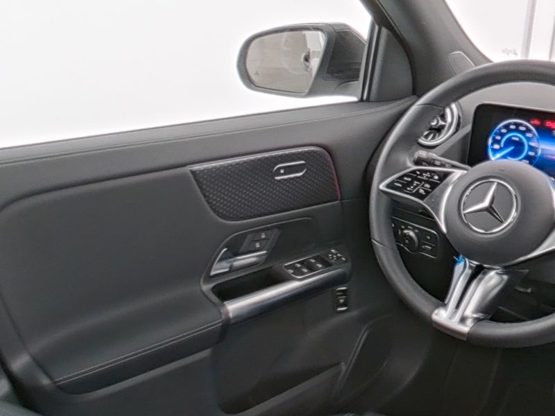 Fahrzeugabbildung Mercedes-Benz EQA 250+ BONUS+PANO+AMBIENTE+LENKRADHEIZ+KAMERA+