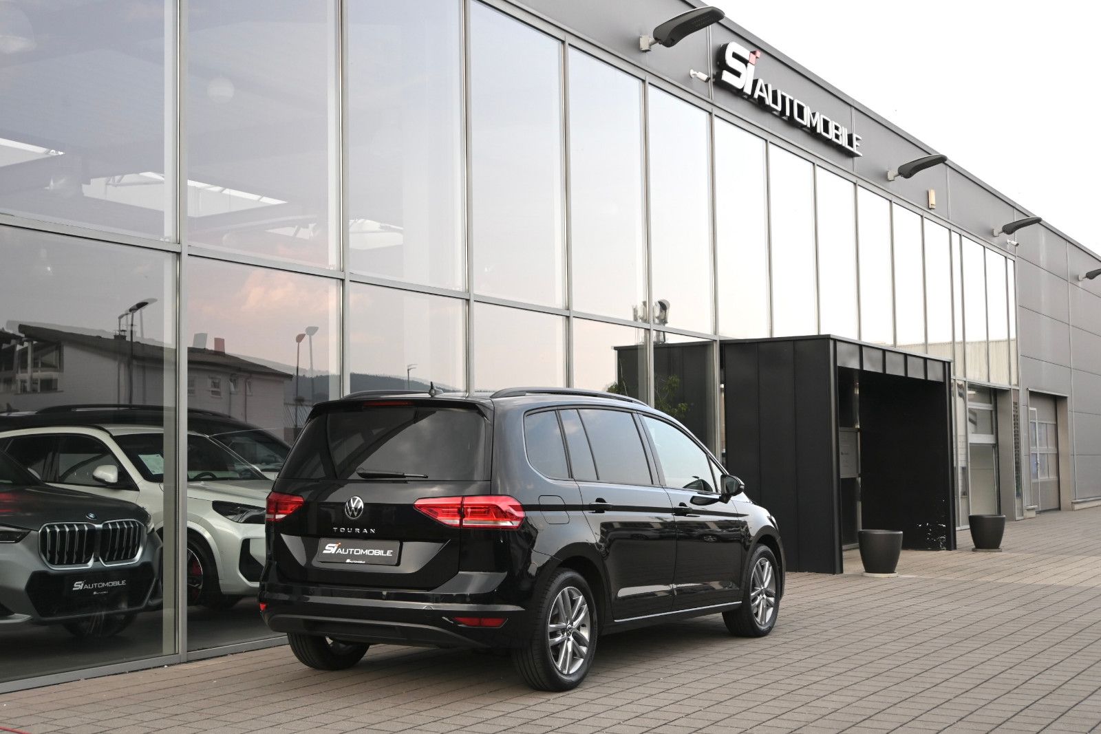 Fahrzeugabbildung Volkswagen Touran 1.5 TSI DSG °ACC°AHK°PANO°STHEIZ°DYNAUDI°