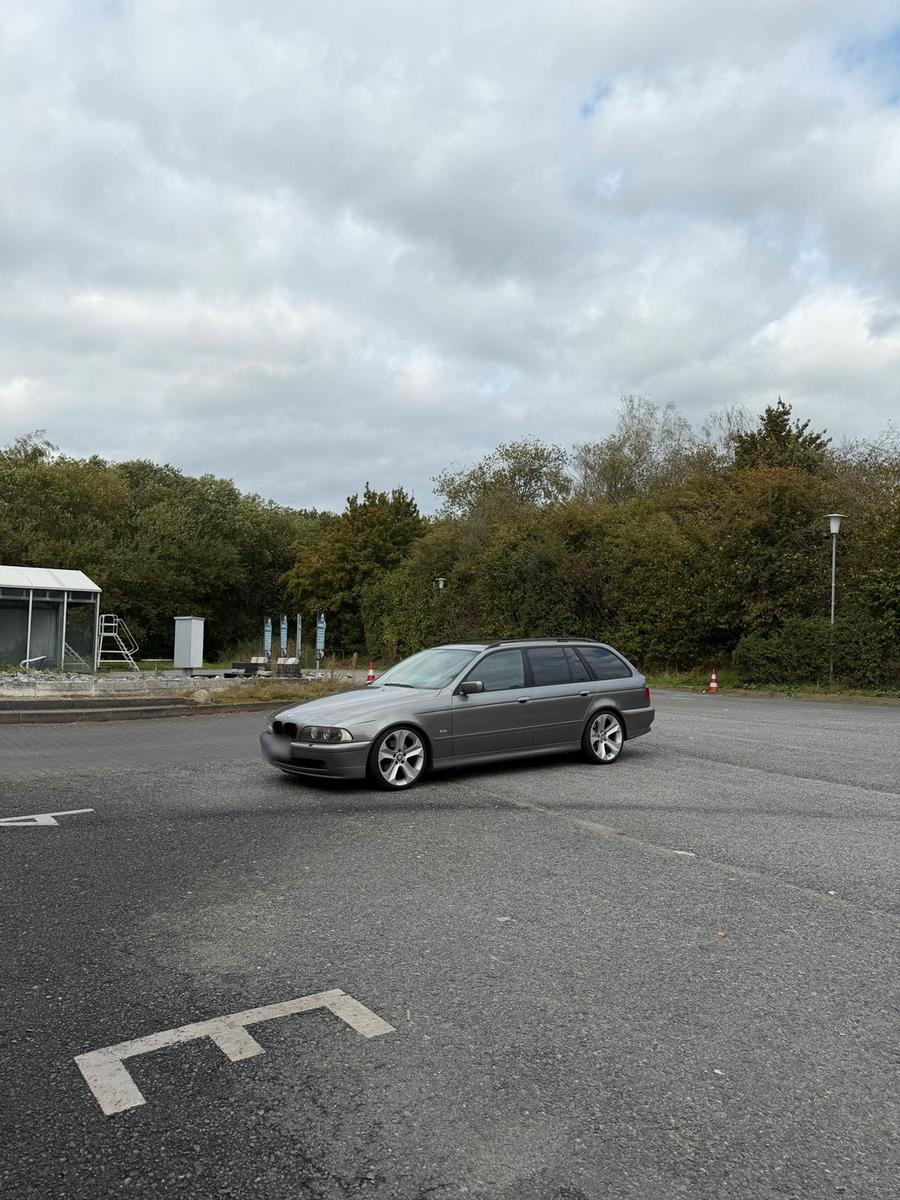 BMW 525