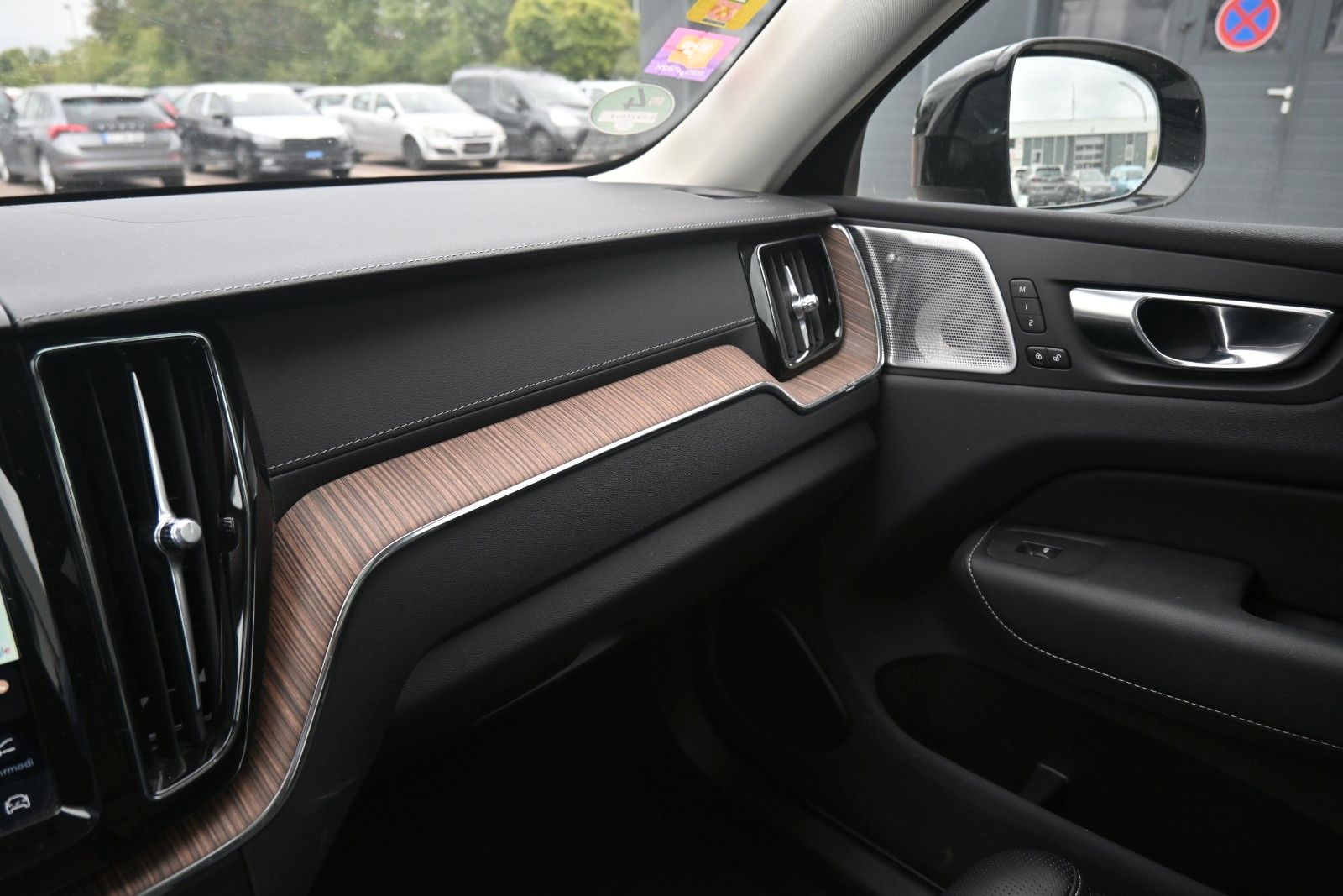 Fahrzeugabbildung Volvo XC60 T8 PHEV Ultimate Dark*LUFT*360°*ACC*AHK*