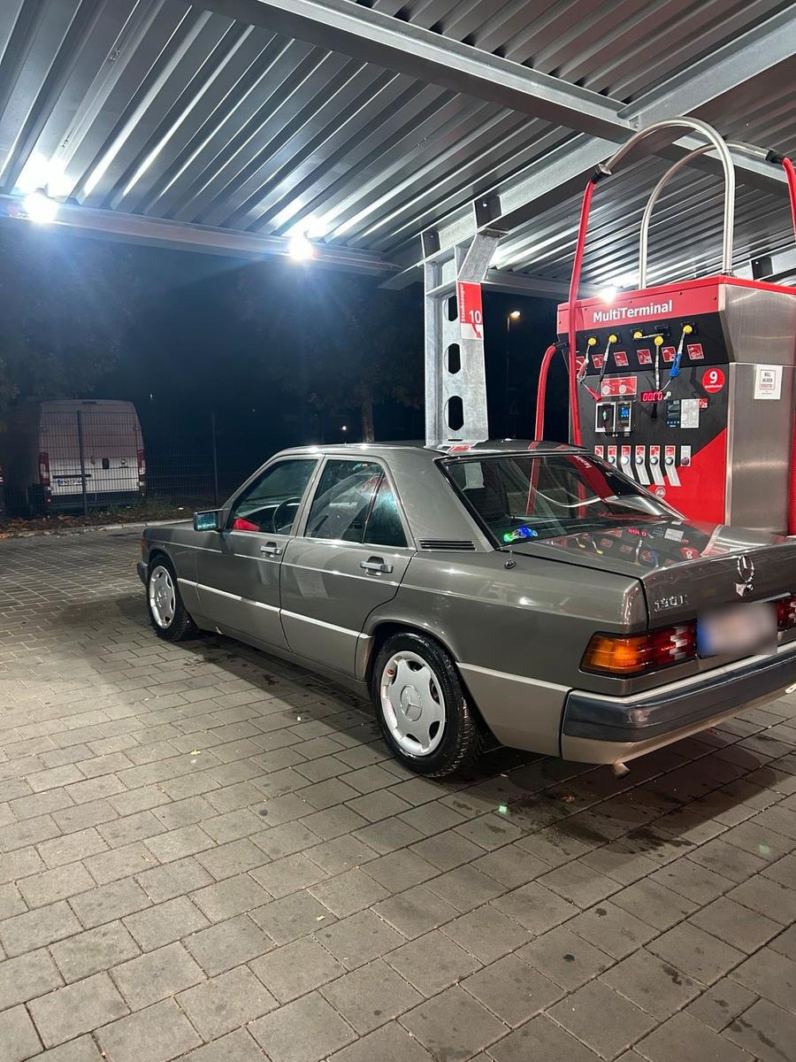 Mercedes-Benz 190