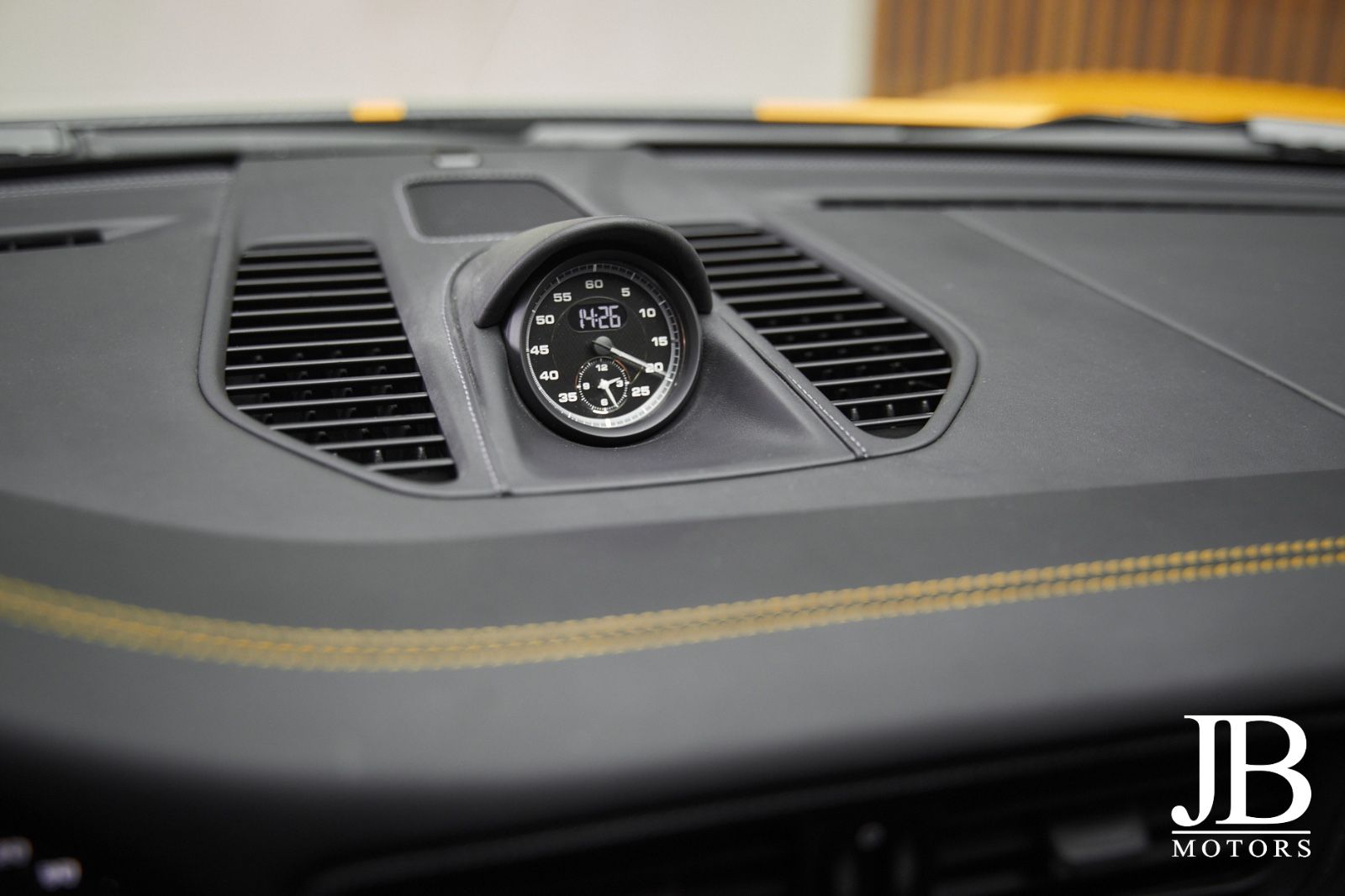 Fahrzeugabbildung Porsche 911 Turbo S Exclusive Series Burmester Lift