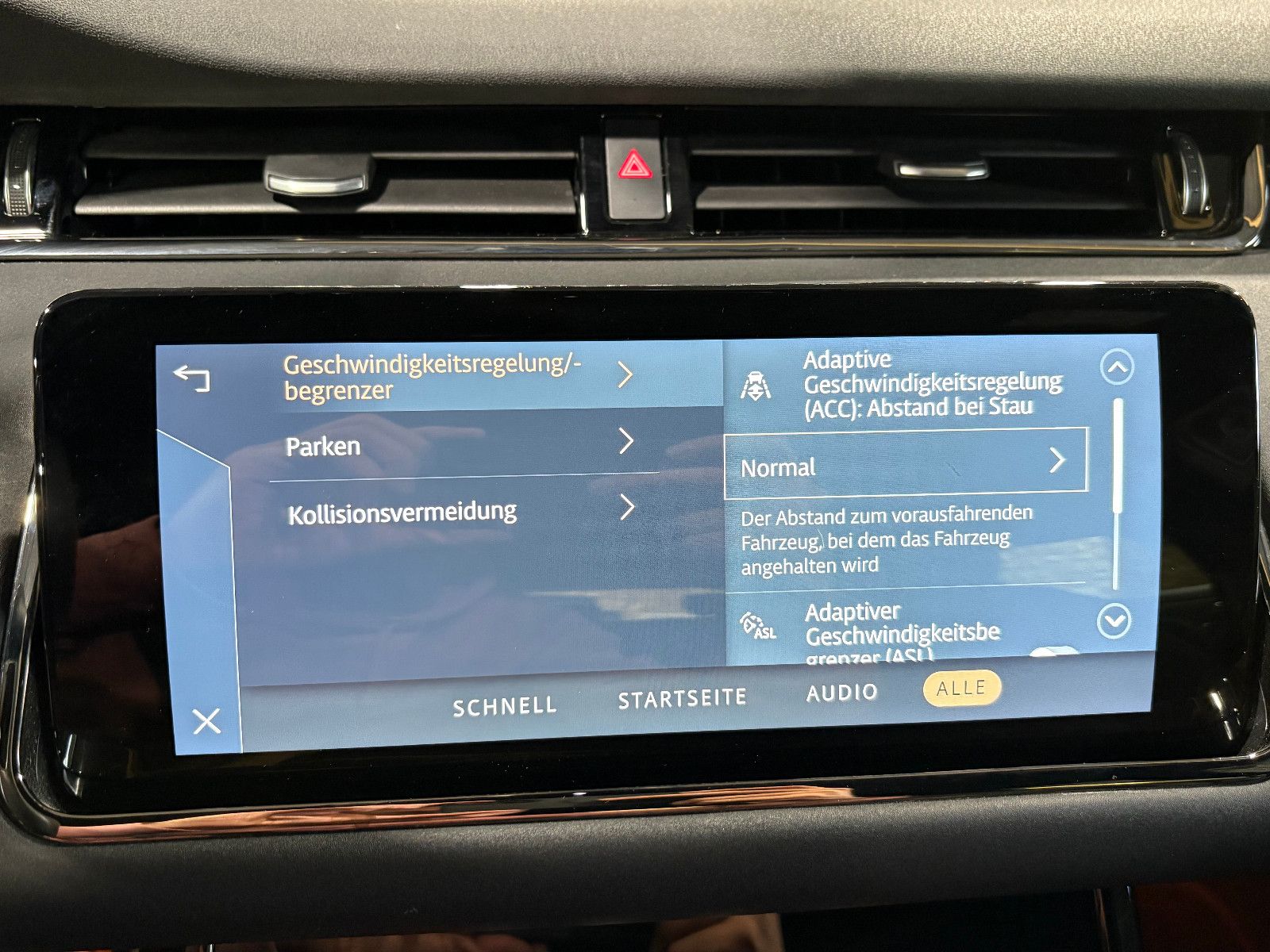 Fahrzeugabbildung Land Rover Range Rover Evoque R-Dynamic SE/MEMORY/ACC/APPLE