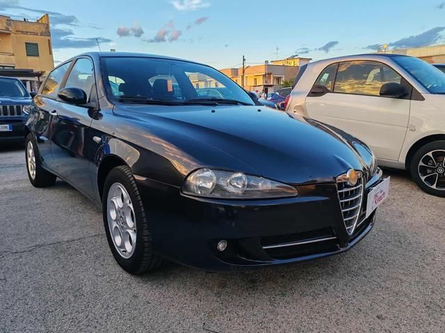 Alfa Romeo ALFA ROMEO 147 1.6 16V 105 cv 5 porte Distintive