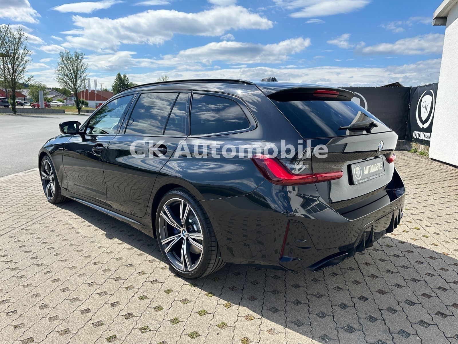 Fahrzeugabbildung BMW M340d xDrive Touring/Navi/Head-Up/Pano/360°/LED