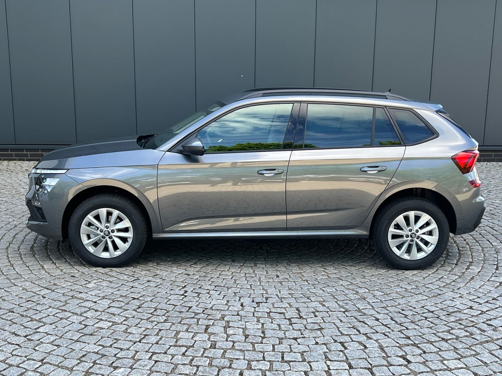 Fahrzeugabbildung SKODA Kamiq Selection 1.0 TSI DSG *AHK, LED, SmartLink