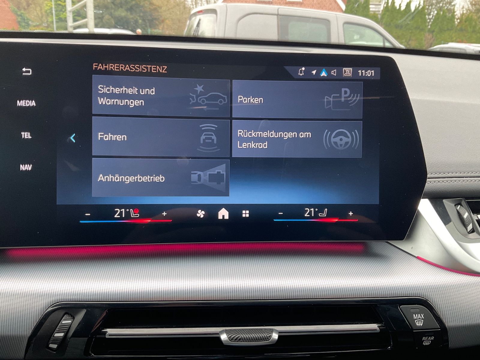 Fahrzeugabbildung BMW X1 sDrive20i,M Sport,AHK,Kamera,Navi,Carplay