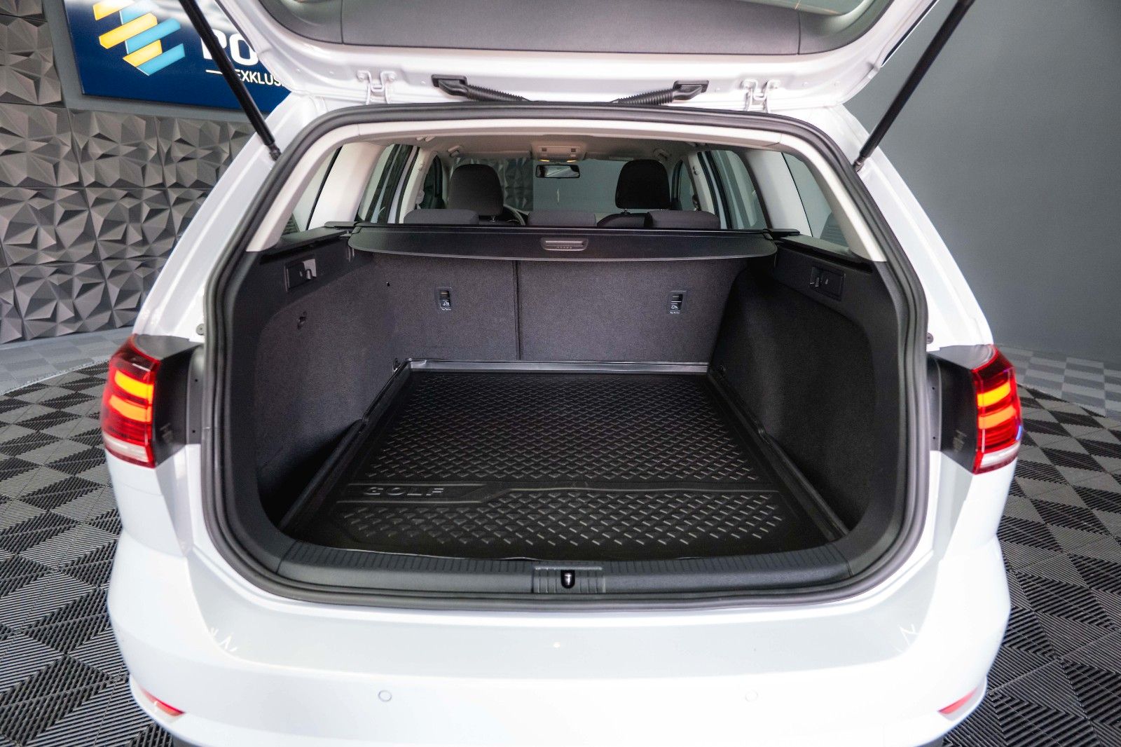 Fahrzeugabbildung Volkswagen Golf VII Variant Trendline *Perlmutt*Kamera*Navi