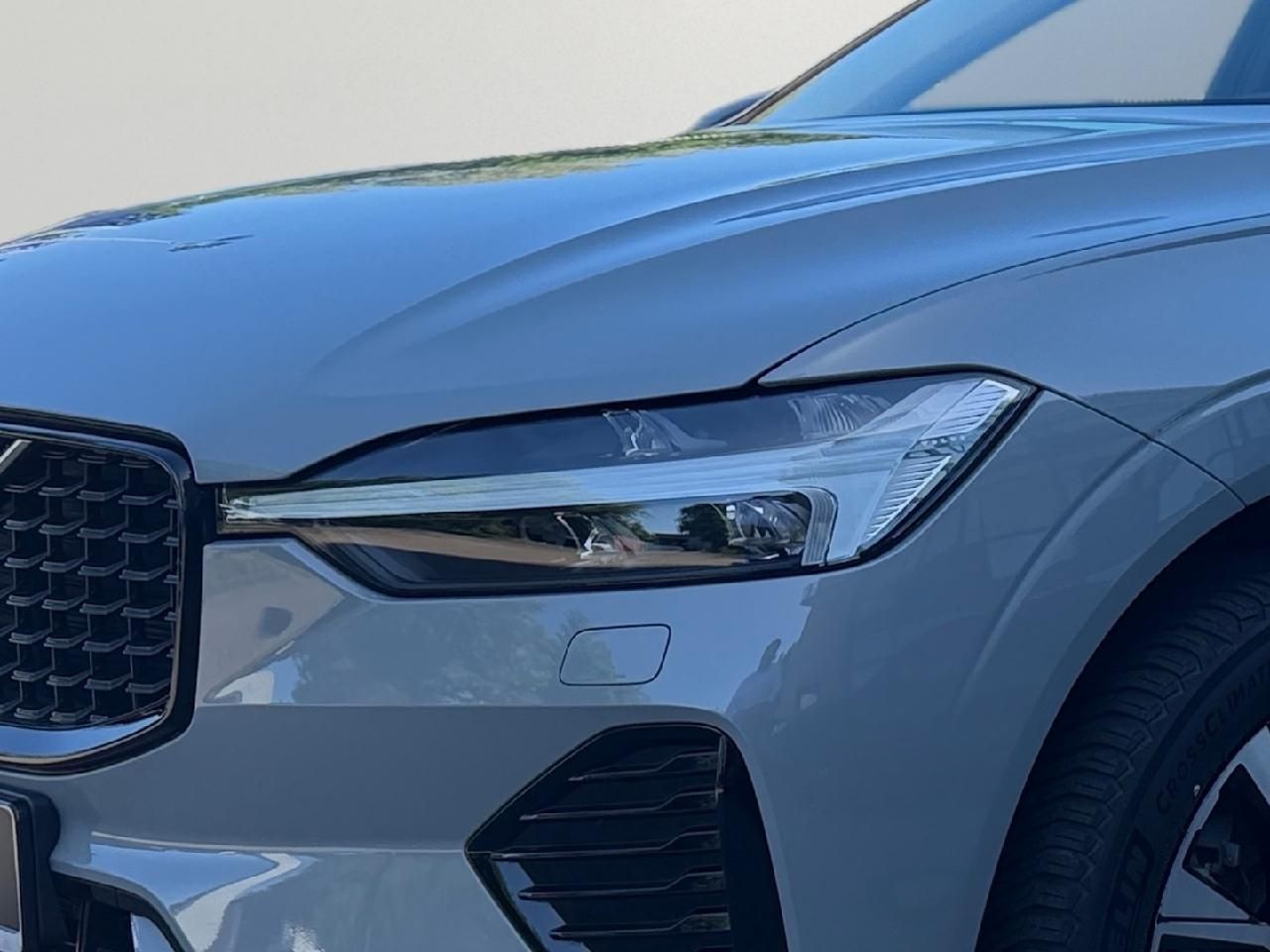 Fahrzeugabbildung Volvo XC60 B4 Diesel Plus Dark 2WD