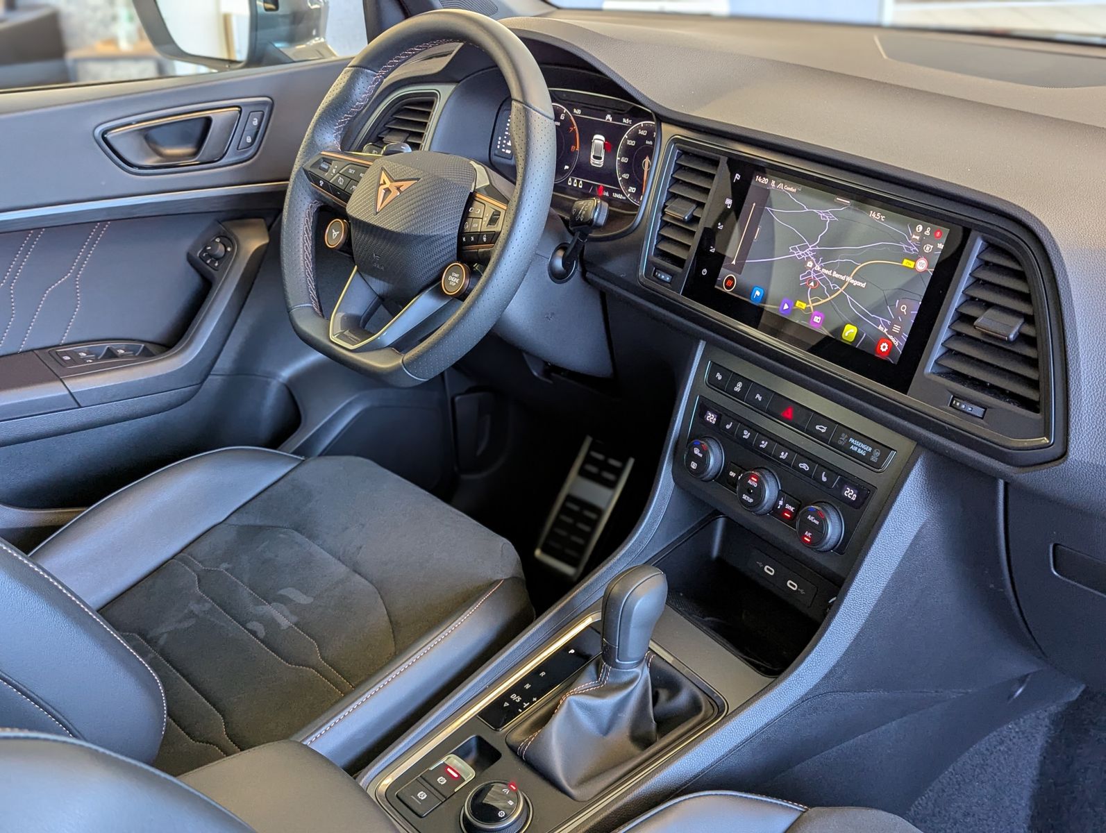 Fahrzeugabbildung CUPRA Ateca 1.5 TSI DSG Pano Memory ACC AHK-Vorb. 19"