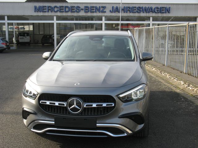 Mercedes-Benz GLA 180 Progressive Advanced+Kamera+4000Km