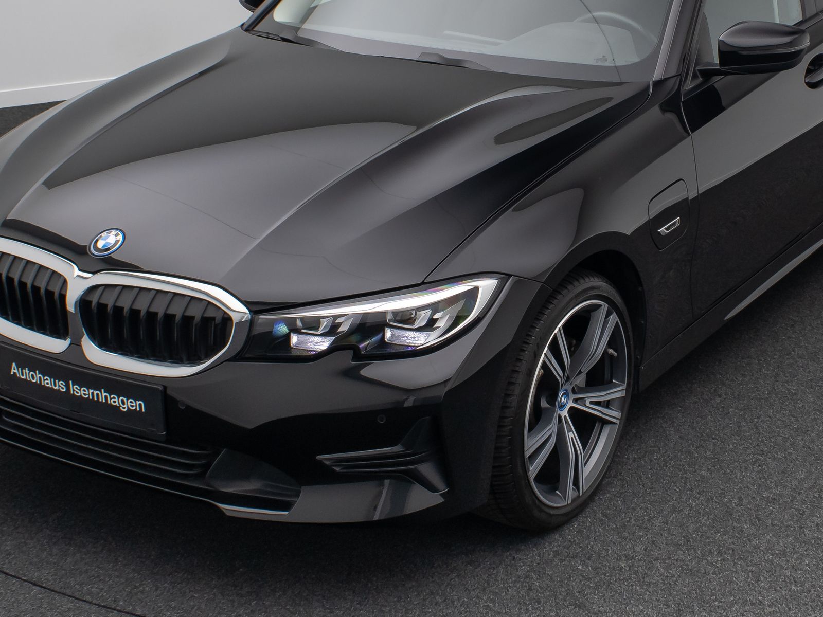 Fahrzeugabbildung BMW 320e Alarm DAB PDC GeschwindigReg Cockpit 19Zoll