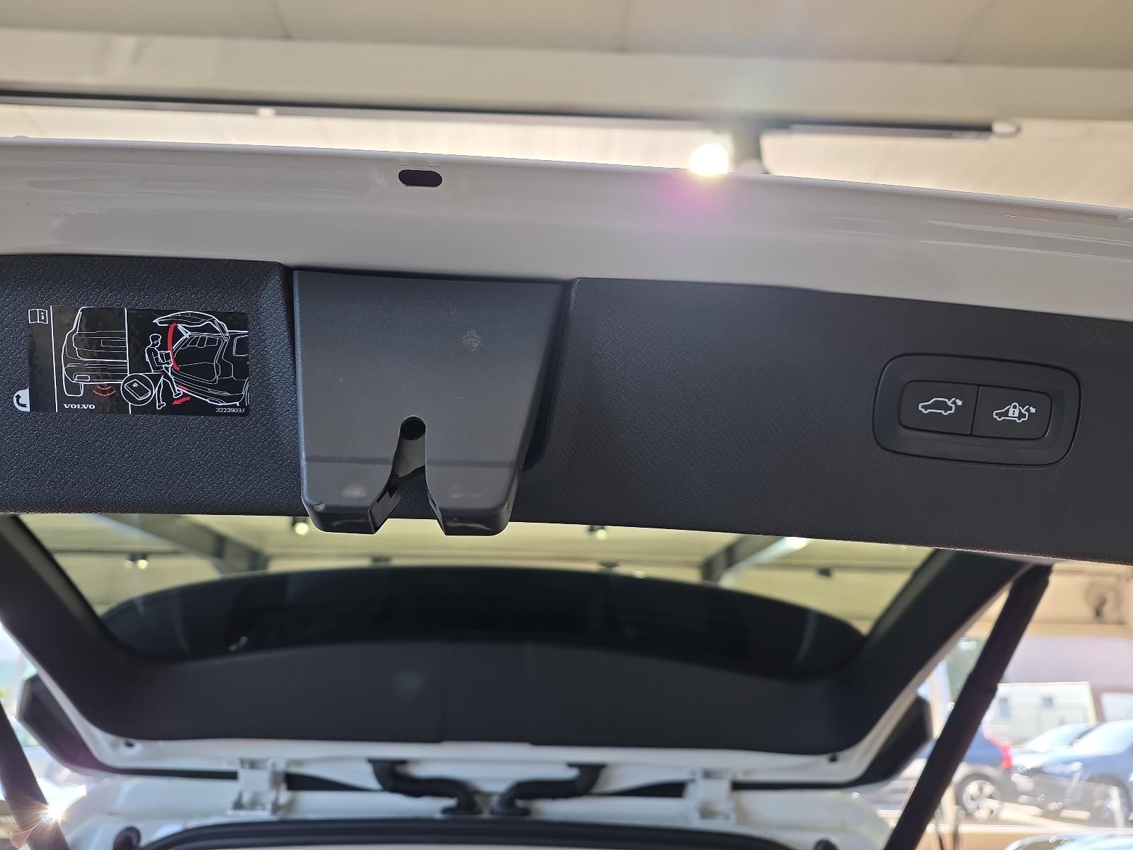 Volvo XC90 D5 Momentum AWD AHK Pano FourC 360° WinterP