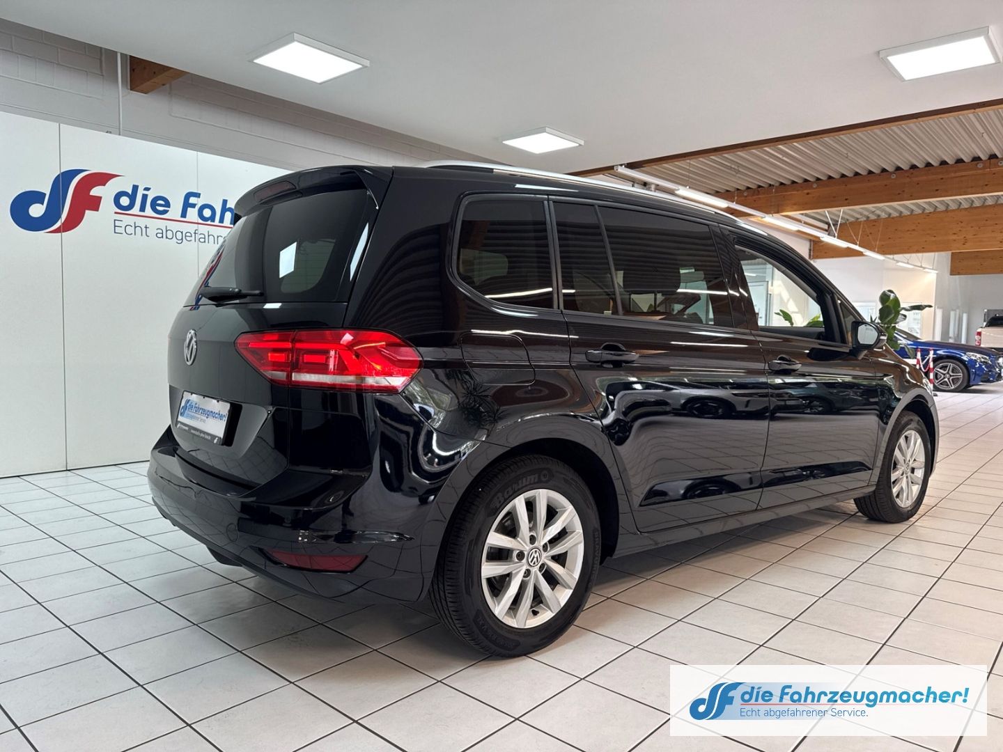 Fahrzeugabbildung Volkswagen Touran Comfortline 2,0TDi Navi Dyn. Kurvenlicht