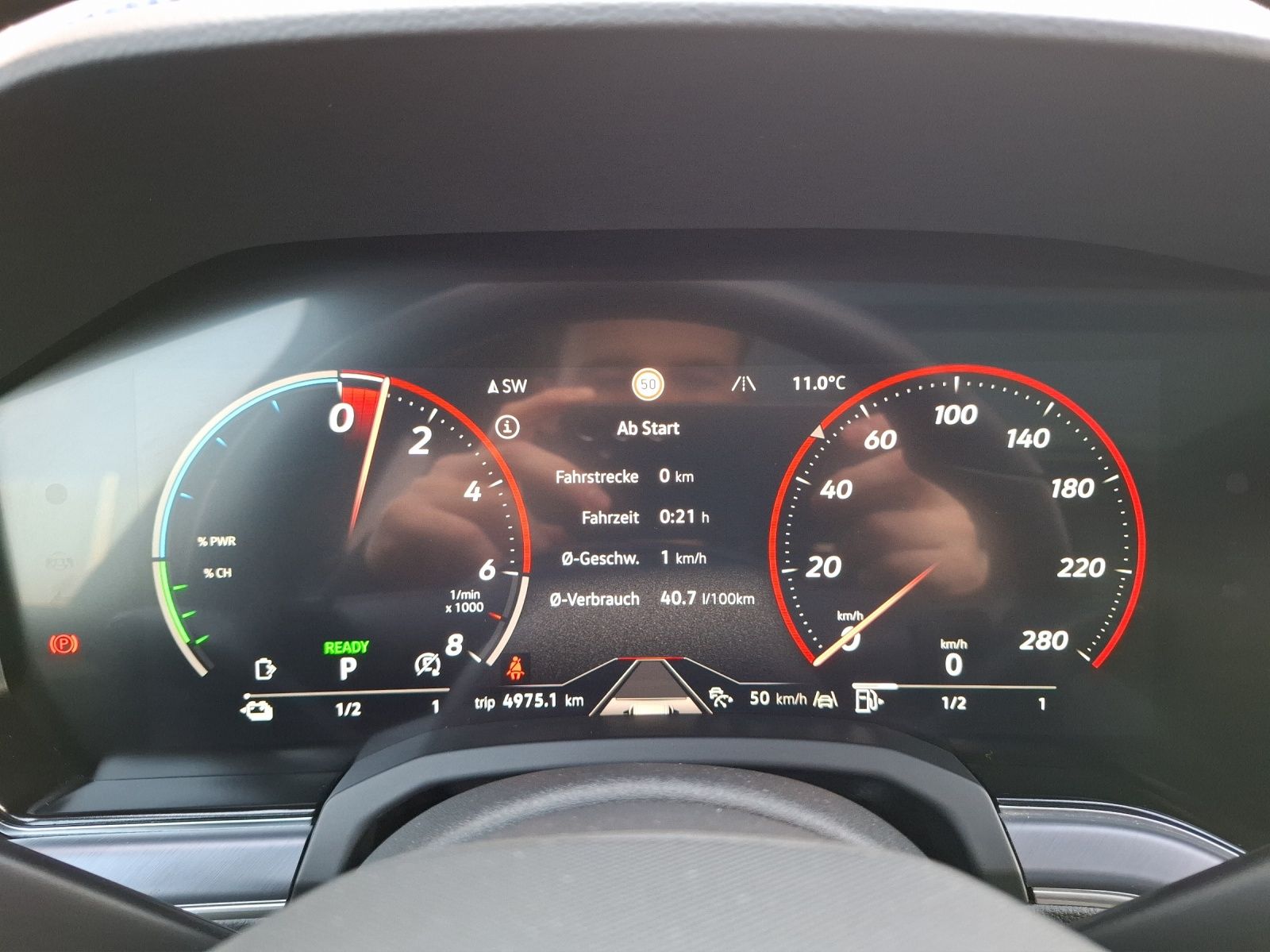 Fahrzeugabbildung Volkswagen Touareg TSI eHybrid R-Line 4M Matrix AHK Pano HU